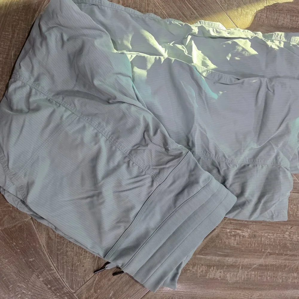 Lululemon Seafoam Green Dance Studio Pant Sz 10 - Picture 2 of 2